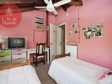 Julian Navarro y Hudson - Casa en Venta c/jardin y pileta - Beccar