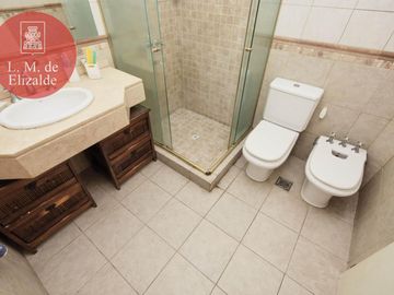 Julian Navarro y Hudson - Casa en Venta c/jardin y pileta - Beccar