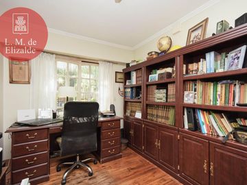 Julian Navarro y Hudson - Casa en Venta c/jardin y pileta - Beccar