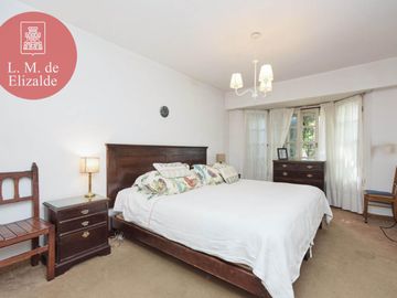 Julian Navarro y Hudson - Casa en Venta c/jardin y pileta - Beccar