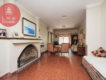 Julian Navarro y Hudson - Casa en Venta c/jardin y pileta - Beccar