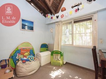 Julian Navarro y Hudson - Casa en Venta c/jardin y pileta - Beccar
