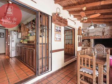Julian Navarro y Hudson - Casa en Venta c/jardin y pileta - Beccar