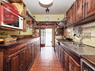 Julian Navarro y Hudson - Casa en Venta c/jardin y pileta - Beccar