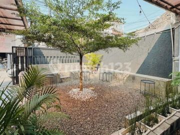 Dijual Rumah Cafe Siap Usaha di Bintaro