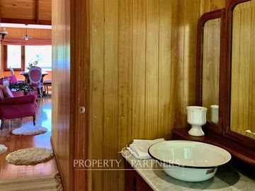 Casa en un campo y proyecto de loteo