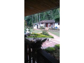 HERMOSA FINCA PRODUCTIVA Y DE RECREO EN LA CUMBRE VALLE