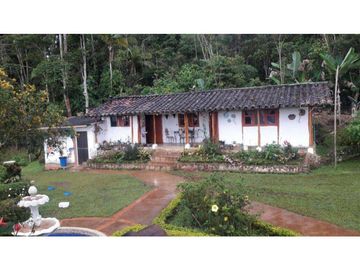 HERMOSA FINCA PRODUCTIVA Y DE RECREO EN LA CUMBRE VALLE
