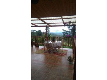 HERMOSA FINCA PRODUCTIVA Y DE RECREO EN LA CUMBRE VALLE