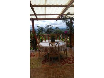 HERMOSA FINCA PRODUCTIVA Y DE RECREO EN LA CUMBRE VALLE