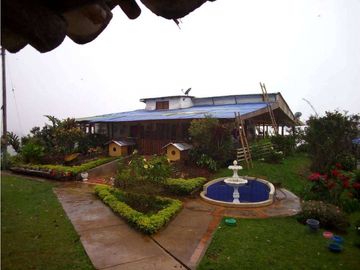 HERMOSA FINCA PRODUCTIVA Y DE RECREO EN LA CUMBRE VALLE