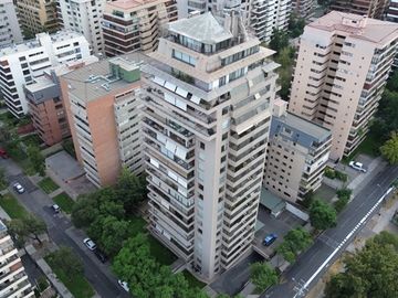 Penthouse en venta de 3 dorm. Calle Burgos Las Condes