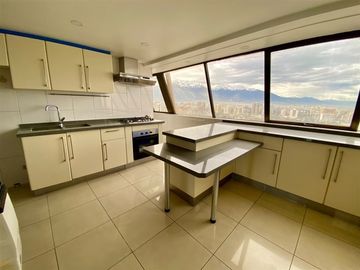 Penthouse en venta de 3 dorm. Calle Burgos Las Condes
