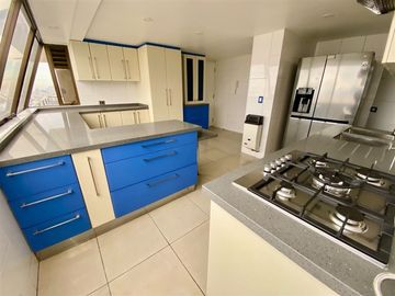 Penthouse en venta de 3 dorm. Calle Burgos Las Condes