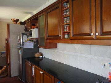 Chalet 2 plantas Los troncos / Guemes