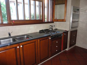 Chalet 2 plantas Los troncos / Guemes