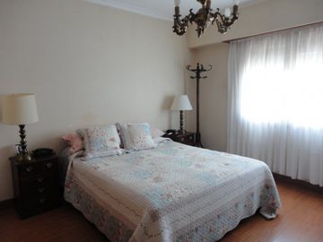 Chalet 2 plantas Los troncos / Guemes