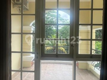 Rumah Hoek America Style Asri di The Green BSD, Tangerang Selatan