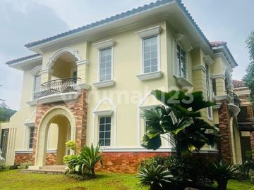 Rumah Hoek America Style Asri di The Green BSD, Tangerang Selatan