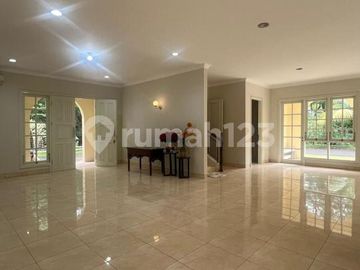 Rumah Hoek America Style Asri di The Green BSD, Tangerang Selatan