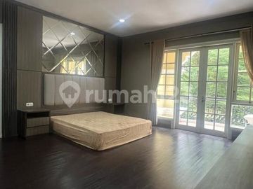 Rumah Hoek America Style Asri di The Green BSD, Tangerang Selatan