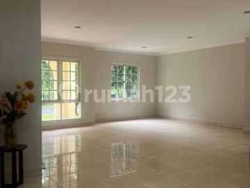 Rumah Hoek America Style Asri di The Green BSD, Tangerang Selatan
