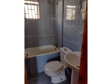 CASA EN CONJUNTO HABITACIONAL EL MIRADOR EN VILLA ALEMANA
