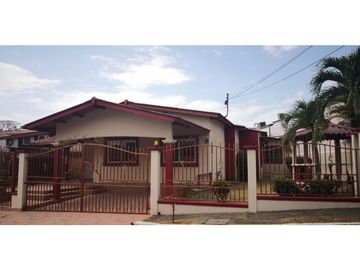 SE VENDE CASA VACA 3 REC EN BRISAS DEL GOLF