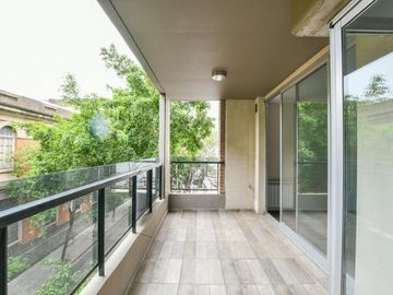 VENTA DEPARTAMENTO Semipiso 2 dormitorios con cochera. Balcon y patio. Amenities - Jujuy 1600