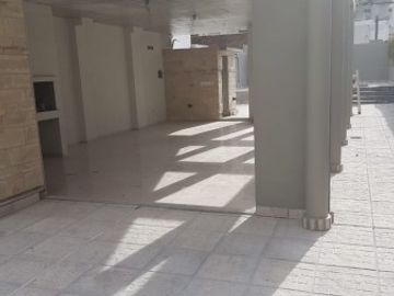 VENTA DEPARTAMENTO Semipiso 2 dormitorios con cochera. Balcon y patio. Amenities - Jujuy 1600