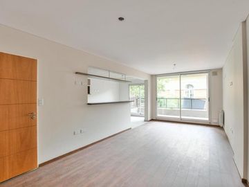 VENTA DEPARTAMENTO Semipiso 2 dormitorios con cochera. Balcon y patio. Amenities - Jujuy 1600