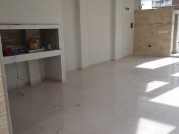 VENTA DEPARTAMENTO Semipiso 2 dormitorios con cochera. Balcon y patio. Amenities - Jujuy 1600