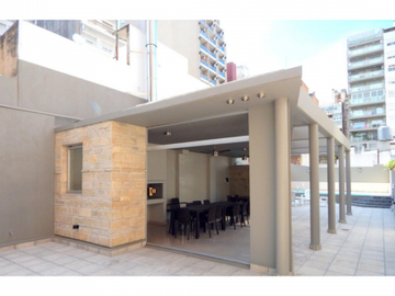 VENTA DEPARTAMENTO Semipiso 2 dormitorios con cochera. Balcon y patio. Amenities - Jujuy 1600