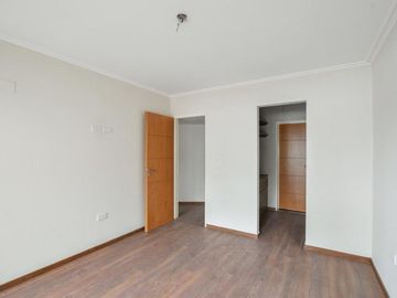 VENTA DEPARTAMENTO Semipiso 2 dormitorios con cochera. Balcon y patio. Amenities - Jujuy 1600