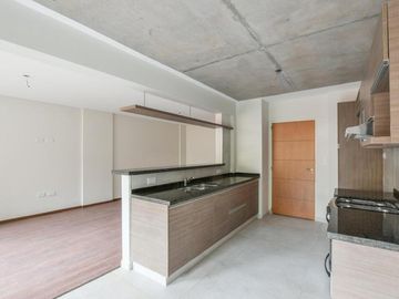 VENTA DEPARTAMENTO Semipiso 2 dormitorios con cochera. Balcon y patio. Amenities - Jujuy 1600