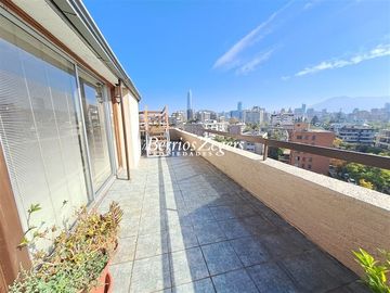 Departamento en Venta en Carlos Antunez cercano a Plaza Las Lilas