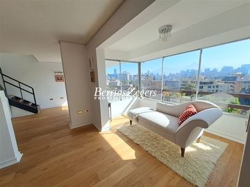 Departamento en Venta en Carlos Antunez cercano a Plaza Las Lilas