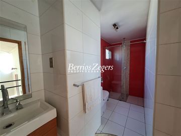 Departamento en Venta en Carlos Antunez cercano a Plaza Las Lilas