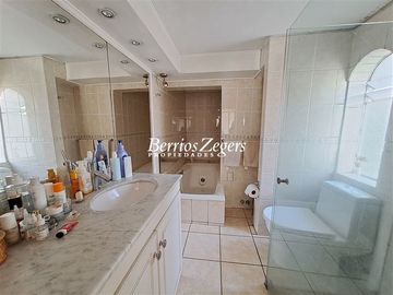 Departamento en Venta en Carlos Antunez cercano a Plaza Las Lilas