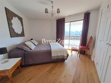 Departamento en Venta en Carlos Antunez cercano a Plaza Las Lilas