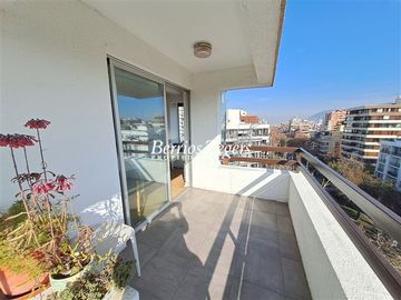 Departamento en Venta en Carlos Antunez cercano a Plaza Las Lilas
