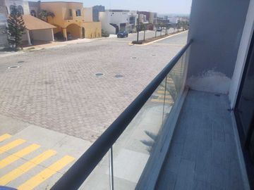VENTA DE CASA EN ESQUINA CON ALBERCA FRACC. LOMAS RESIDENCIAL ALVARADO VERACRUZ