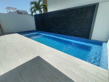VENTA DE CASA EN ESQUINA CON ALBERCA FRACC. LOMAS RESIDENCIAL ALVARADO VERACRUZ