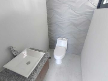 VENTA DE CASA EN ESQUINA CON ALBERCA FRACC. LOMAS RESIDENCIAL ALVARADO VERACRUZ
