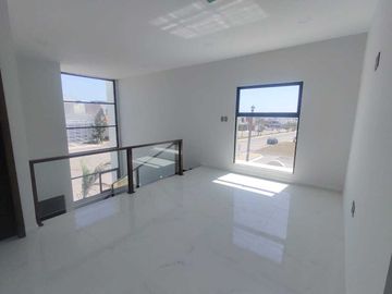 VENTA DE CASA EN ESQUINA CON ALBERCA FRACC. LOMAS RESIDENCIAL ALVARADO VERACRUZ