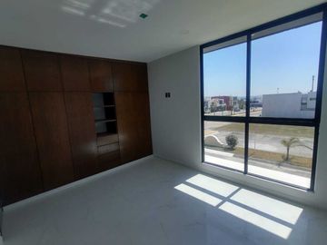 VENTA DE CASA EN ESQUINA CON ALBERCA FRACC. LOMAS RESIDENCIAL ALVARADO VERACRUZ
