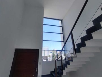 VENTA DE CASA EN ESQUINA CON ALBERCA FRACC. LOMAS RESIDENCIAL ALVARADO VERACRUZ