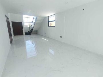 VENTA DE CASA EN ESQUINA CON ALBERCA FRACC. LOMAS RESIDENCIAL ALVARADO VERACRUZ