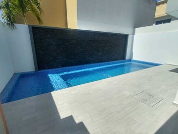 VENTA DE CASA EN ESQUINA CON ALBERCA FRACC. LOMAS RESIDENCIAL ALVARADO VERACRUZ