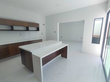 VENTA DE CASA EN ESQUINA CON ALBERCA FRACC. LOMAS RESIDENCIAL ALVARADO VERACRUZ